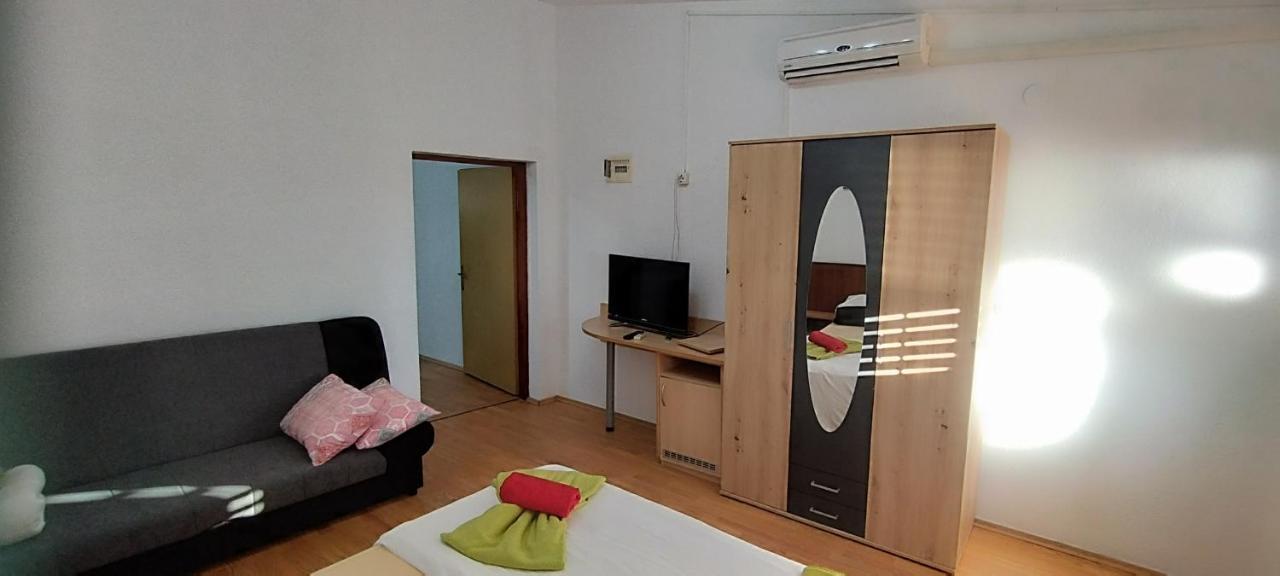 Apartments Andela Starigrad Paklenica Εξωτερικό φωτογραφία